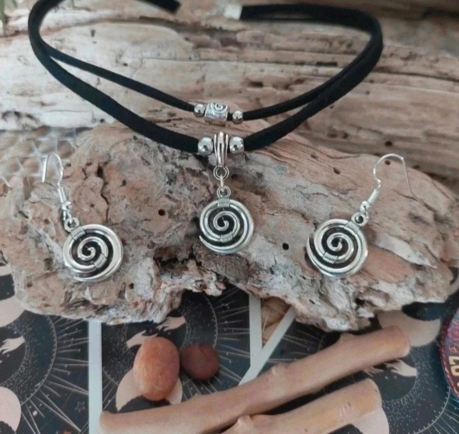 Collar boho rock de doble vuelta en espiral étnica, negro – photo 4